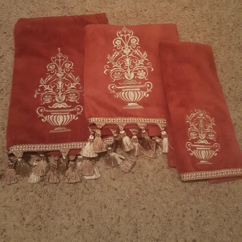 Avanti linens -towels set